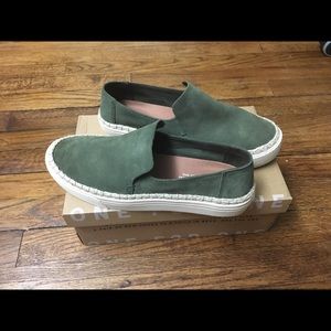 NEW - Toms Slip -on Suede